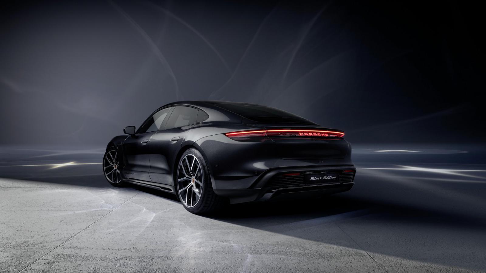 Έφτασαν οι νέες Porsche Taycan και Cayenne Black Edition (+τιμές)